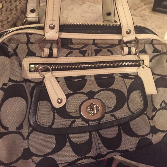 ❌SOLD❌ Authentic Coach signature shoulder bag - Picture 4 of 4