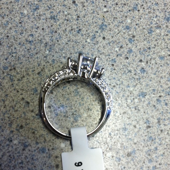 Ring SALE - Picture 3 of 4