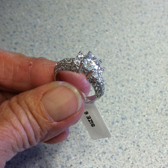 Ring SALE - Picture 4 of 4