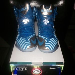 BRAND NEW Nike elite Labron James sneakers 8.5