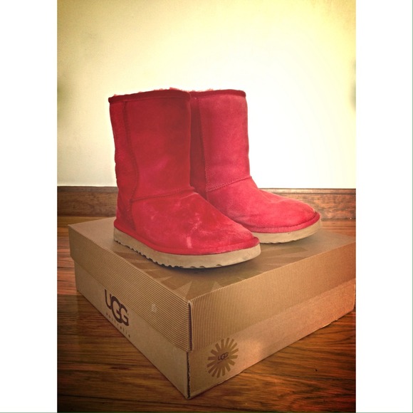 "Tomato Red" / Pink UGGs