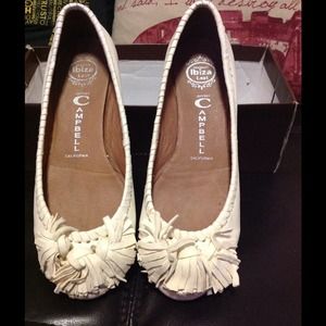Amazing Jeffrey Campbell white/ bone flats