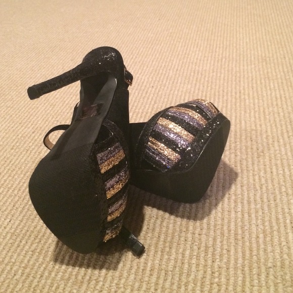 ️SOLD in bundle✨"CHARNEY" Sparkly Heels✨ - Picture 4 of 4