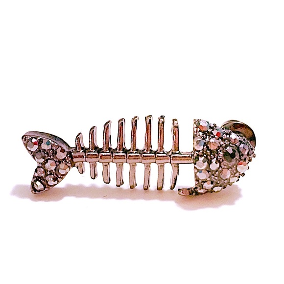 Bijoux Blvd Jewelry - 👂🏼Bridget Gunmetal Bling Fishbone Stud Earrings Bijoux Blvd Jewelry - 👂🏼Bridget Gunmetal Bling Fishbone Stud Earrings