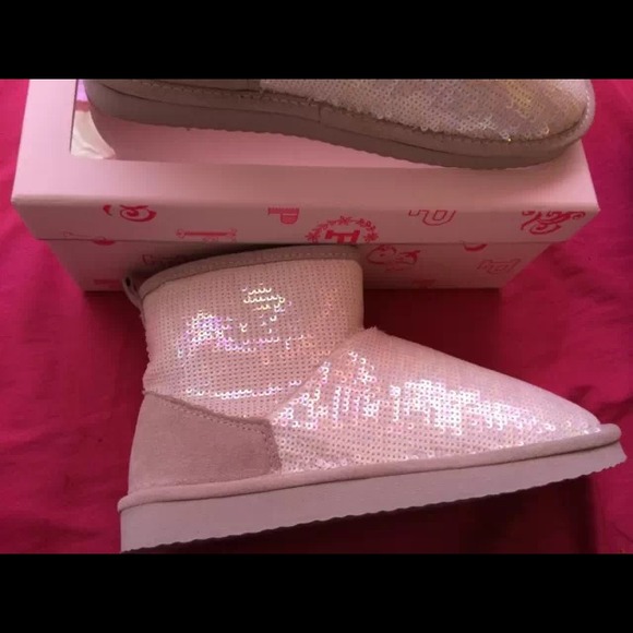 Victorias Secret Pink Sequin Mukluk Boots 7/8