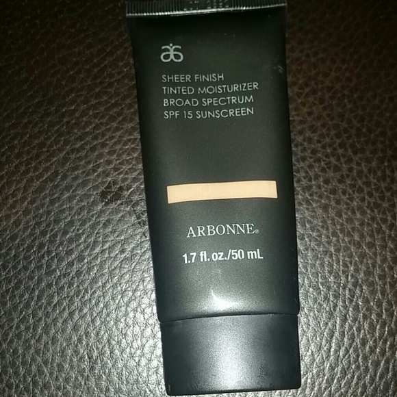 Arbonne MEDIUM tinted moisturizer