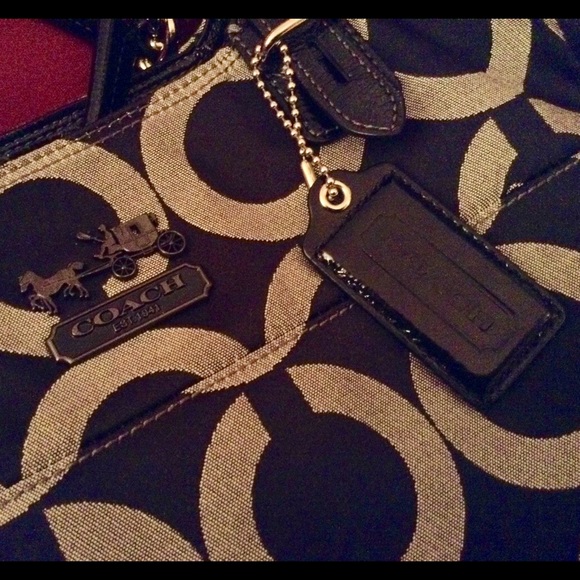 👧🏻 ‼️SALE‼️Gorgeous Coach Optic Art C Bag - Picture 3 of 4