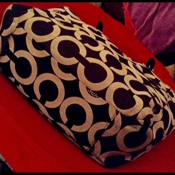 👧🏻 ‼️SALE‼️Gorgeous Coach Optic Art C Bag - Picture 4 of 4