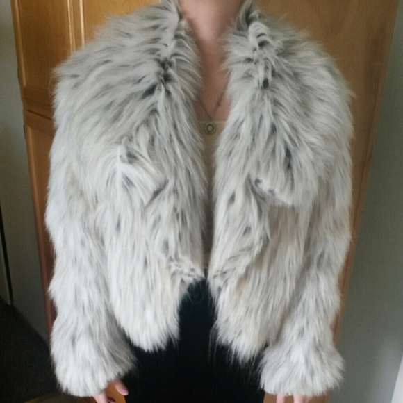 For @rachelrae21 *REDUCED* Faux fur coat