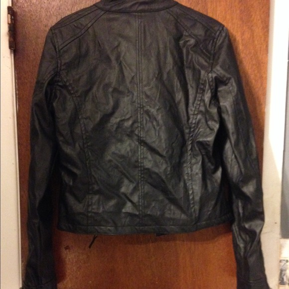 SOLD in bundle!⭐️Host Pick⭐️ Zara Leather Jacket - Picture 2 of 4