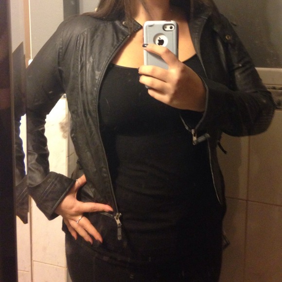 SOLD in bundle!⭐️Host Pick⭐️ Zara Leather Jacket - Picture 4 of 4