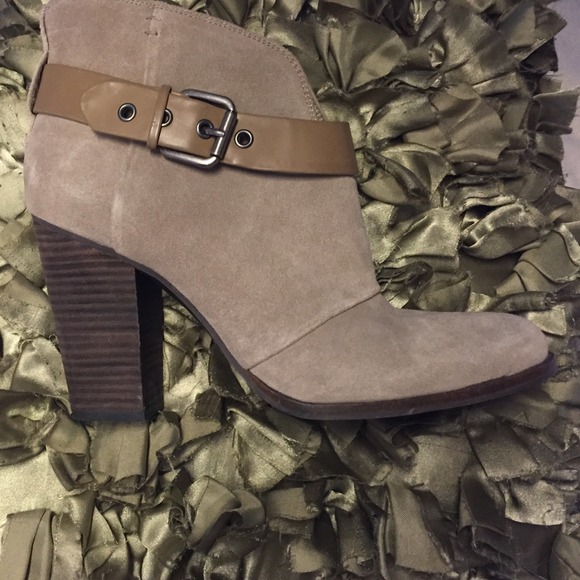 High heel boots