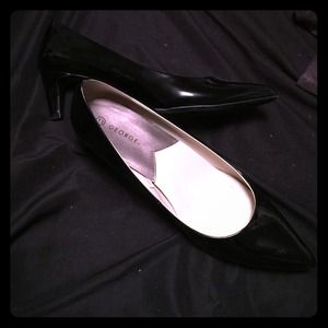 Black patent pointed toe pumps! Size 11!