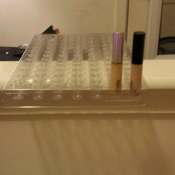 Plastic lip gloss holder