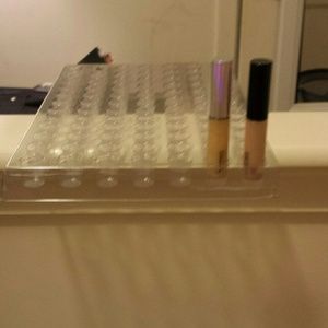 Plastic lip gloss holder