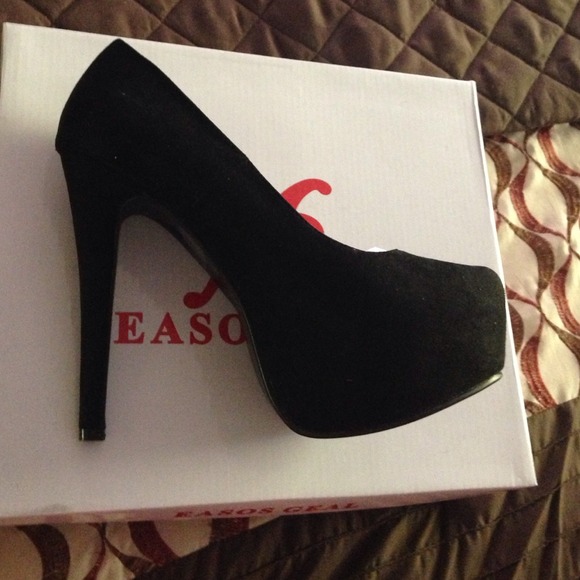 Brand new black heels - Picture 3 of 4
