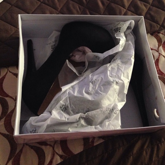 Brand new black heels - Picture 4 of 4