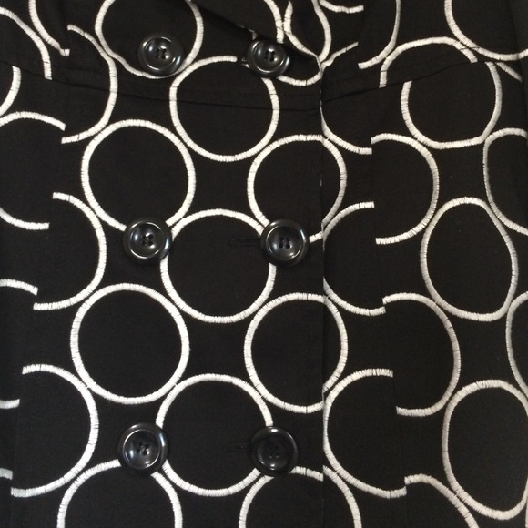 Black and white coat - Picture 2 of 4