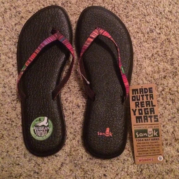 Sanuk yoga mat flip flops size 9