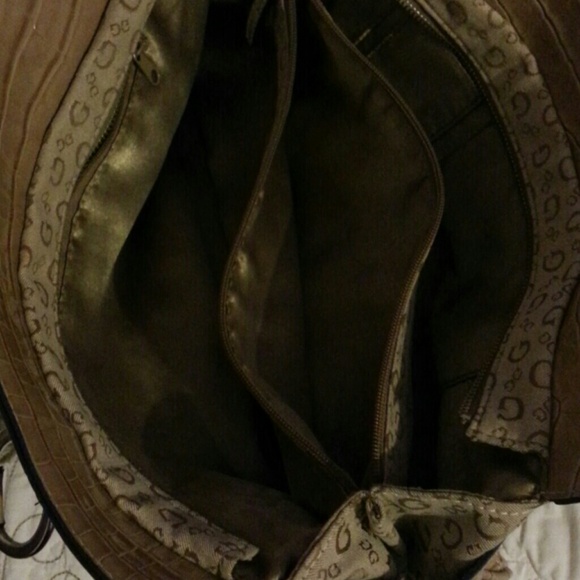 Orginal GUESS purse - Picture 3 of 3