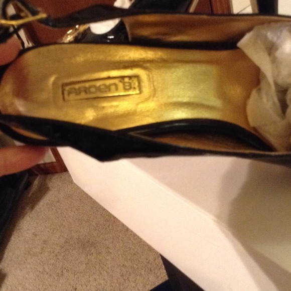 slingback heels - Picture 4 of 4