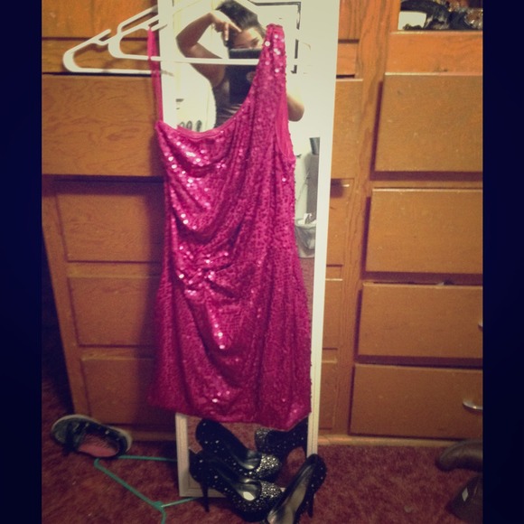 Stunning Magenta/Pink Sequin Dress 💖