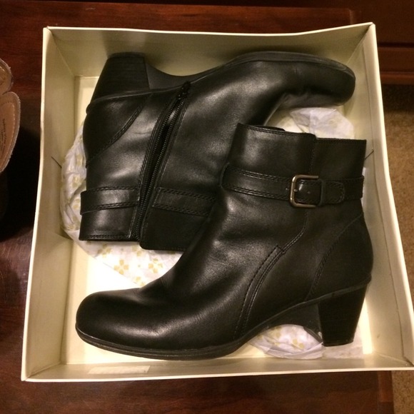 naturalizer ankle boots