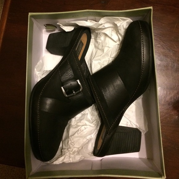 Clarks artisan heels