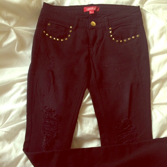 ❌SOLD❌Forever 21 Distressed & Studded Skinny Jeans