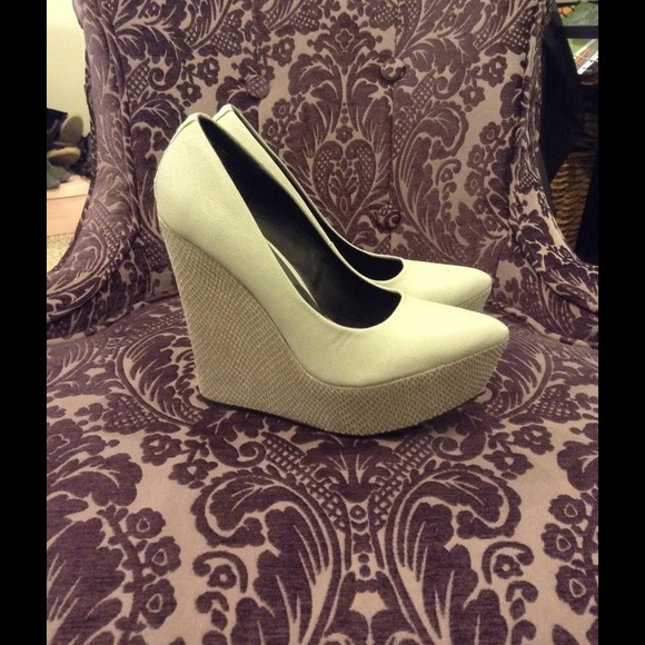 Rock & Republic Wedges