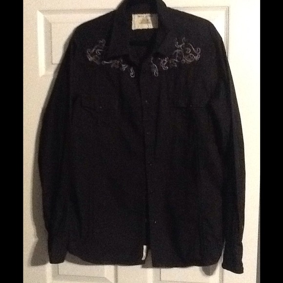 DKNY Mens Black Shirt with gray design size XXL..