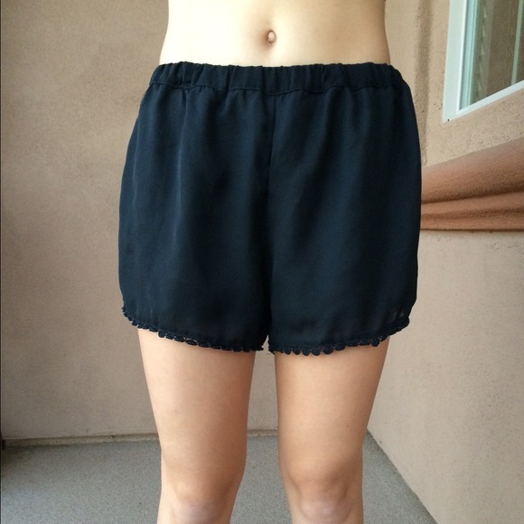 BRANDY COMFY SHORTS