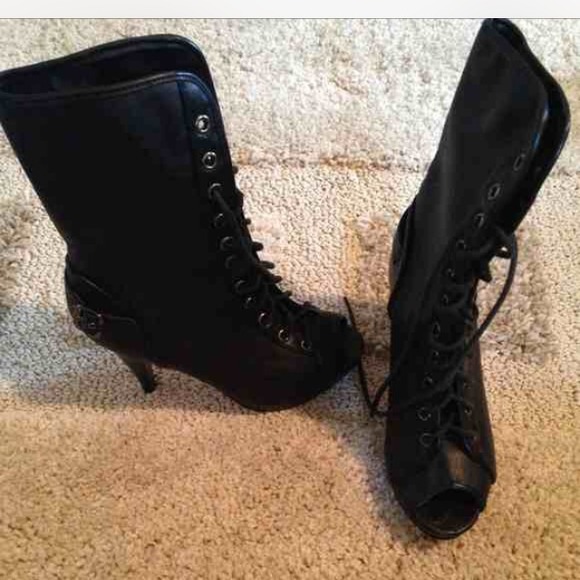 guess lace up boots