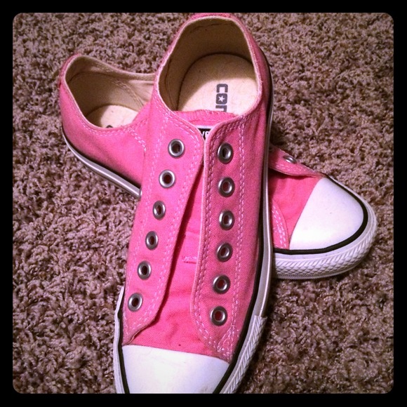 Women's pink converse