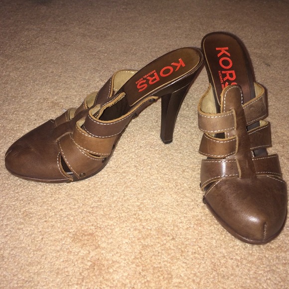 Micheal Kors cloggs, size 7, in good shape!!