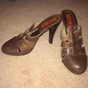 Micheal Kors cloggs, size 7, in good shape!!