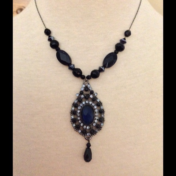 Gorgeous rhinestone pendant necklace!