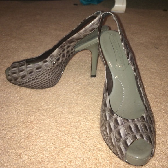 BCBG pumps!!