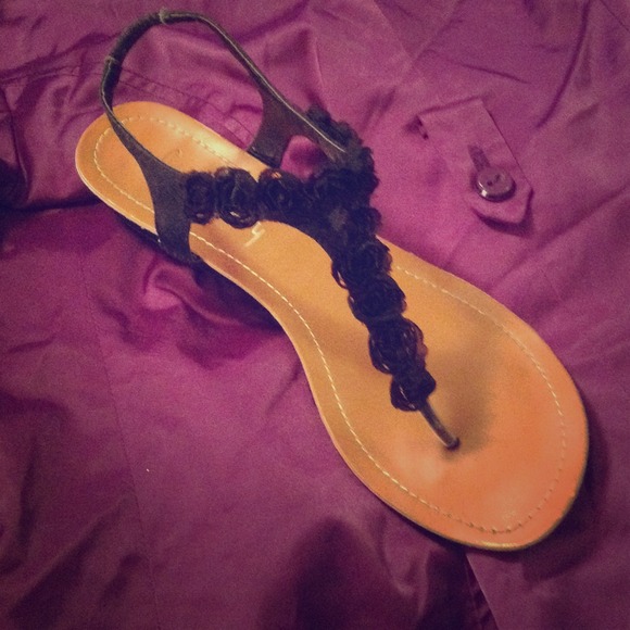 Size 9 black rose sandals