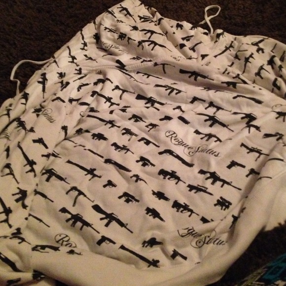 Big comfy sweater!🔫