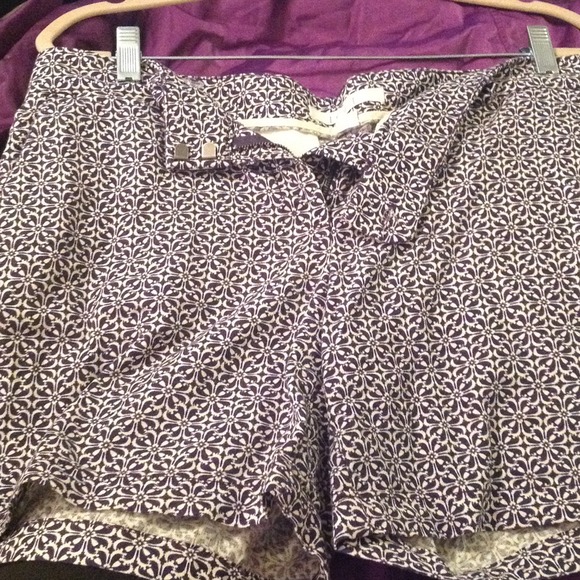 Size 6 loft purple printed shorts