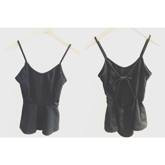 classy & flowy black tanktop with bow