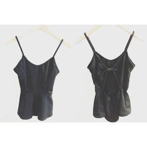 classy & flowy black tanktop with bow