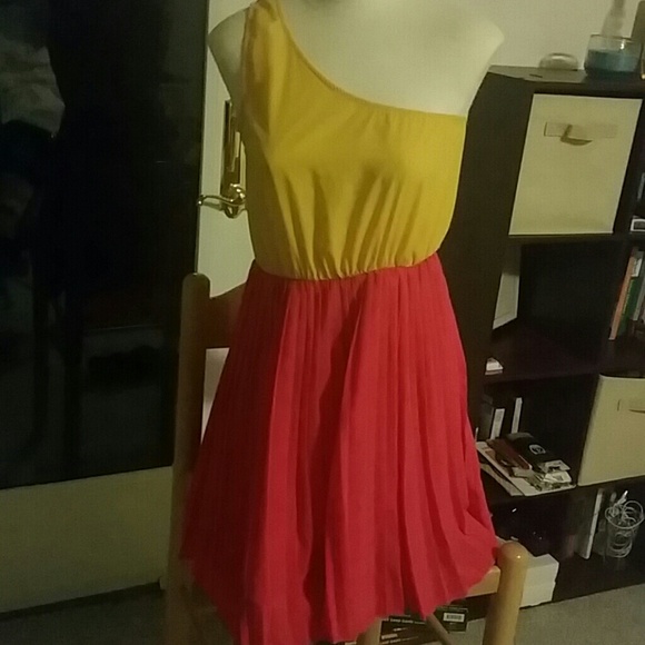 Everly one-shoulder dress - Picture 3 of 4