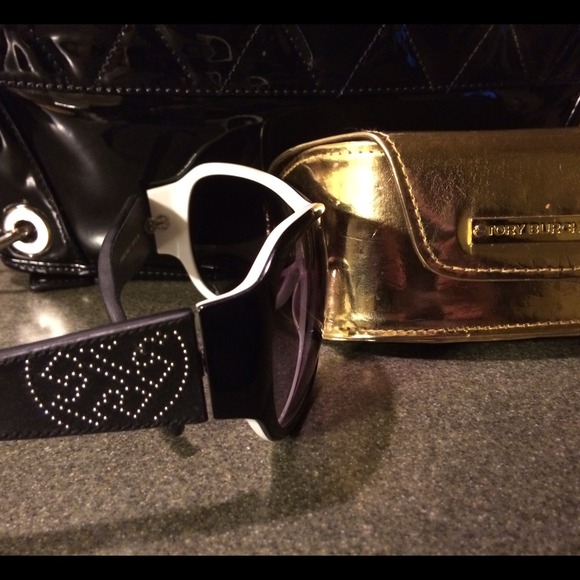 π―% Authentic Tory Burch sunglasses- leather stems - Picture 2 of 4