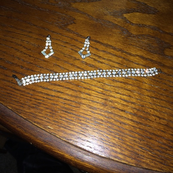 Bracelet and Earrings set - Picture 1 of 3