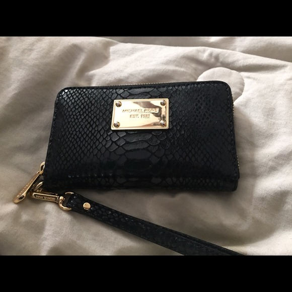 Michael kors iphone wallet wristlet - Picture 2 of 4