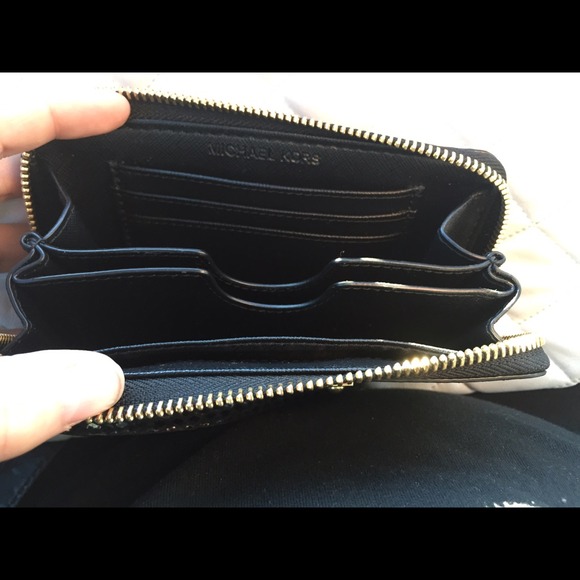 Michael kors iphone wallet wristlet - Picture 4 of 4