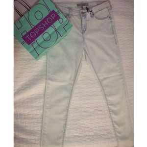 BRAND NEW TOP SHOP Light-wash jeans