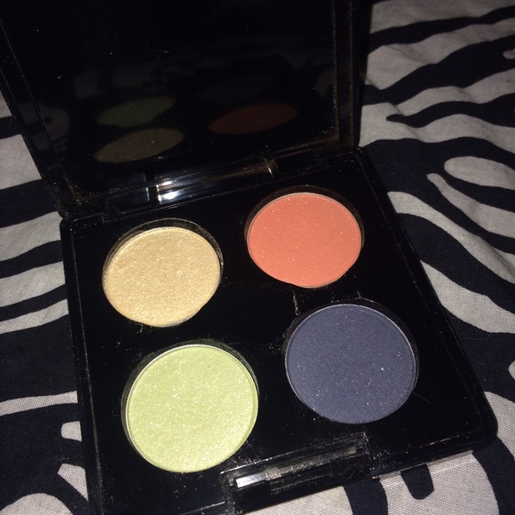 MAC Fafi Eyeshadow pallet 2